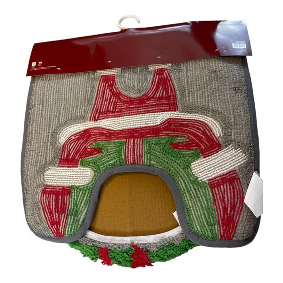 At Home New 2 Piece Santa w/ Wreath Gray Bath Rug & Lid Cover Set - Picture 3 of 3
